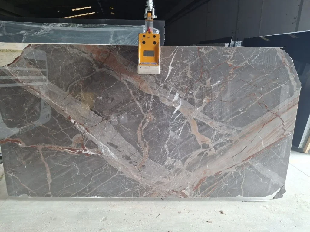 Caravaggio Marble (CRGGMBL)